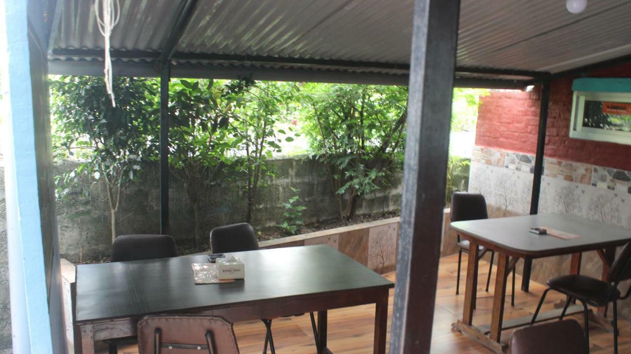 Harry & Restaurant Guest house