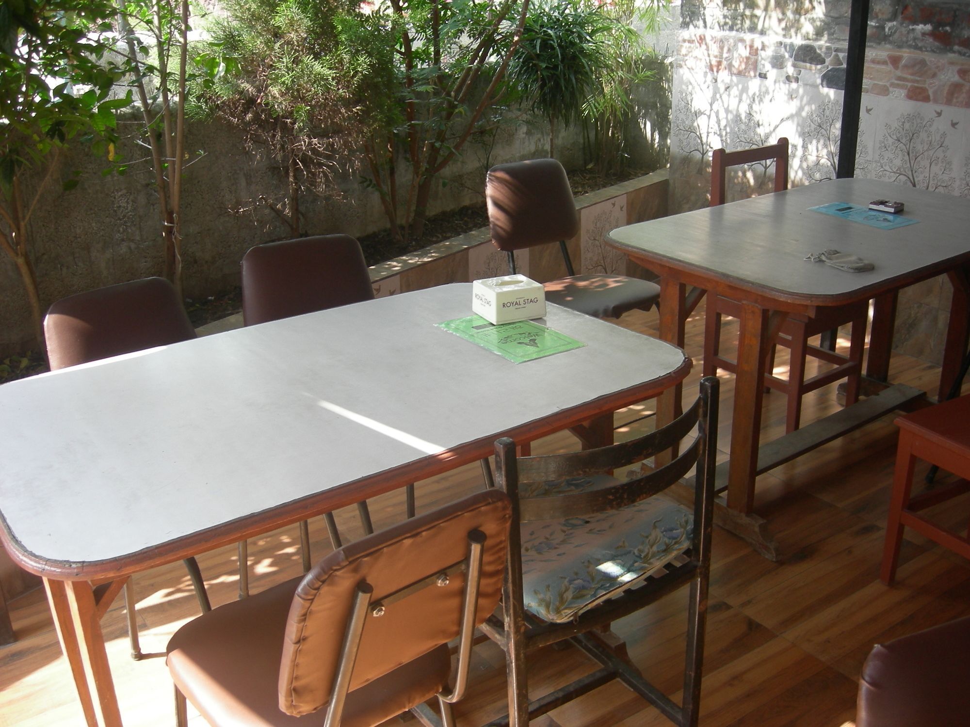 Harry & Restaurant 2*