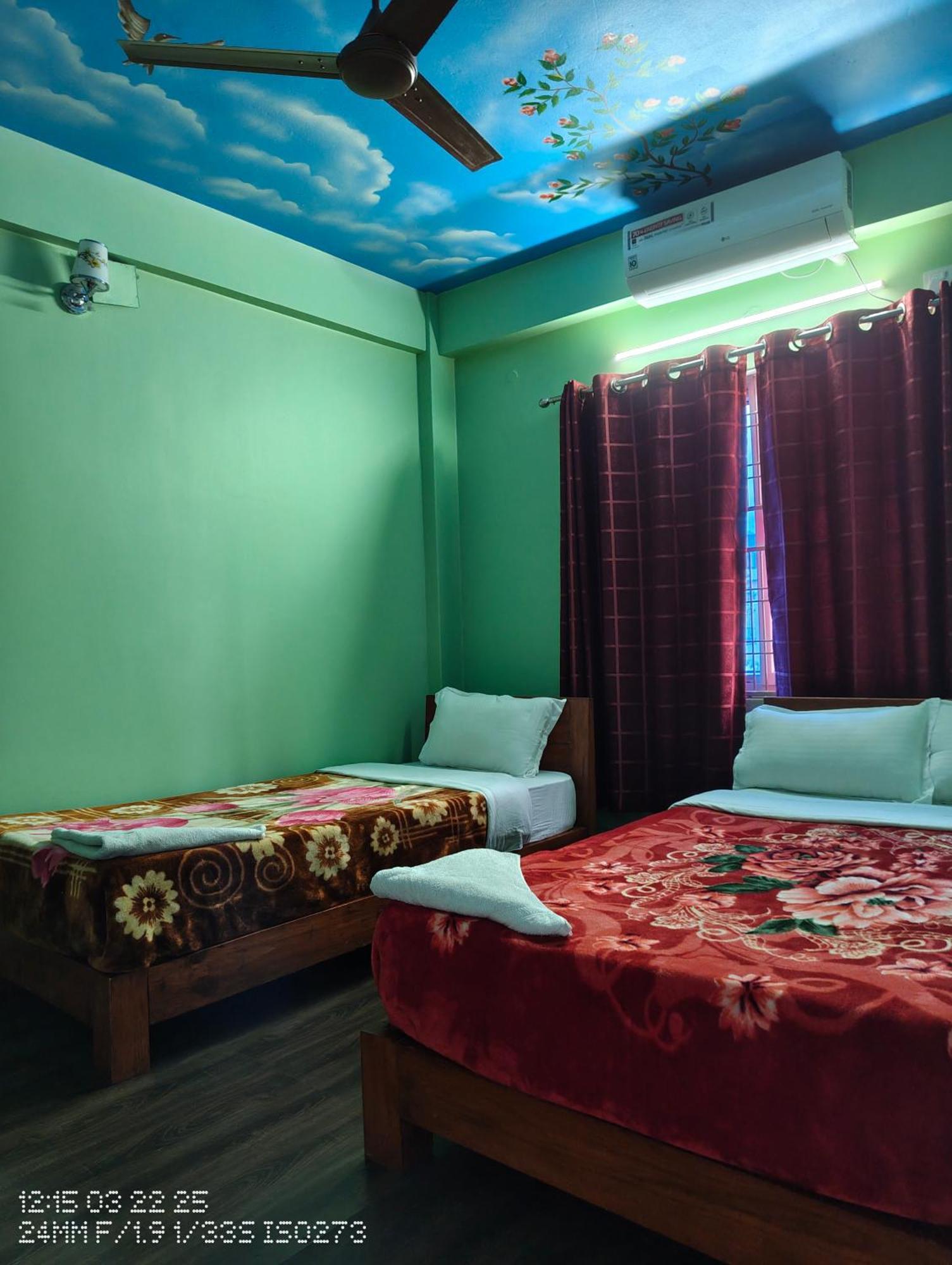 गेस्ट हाउस Harry & Restaurant Pokhara